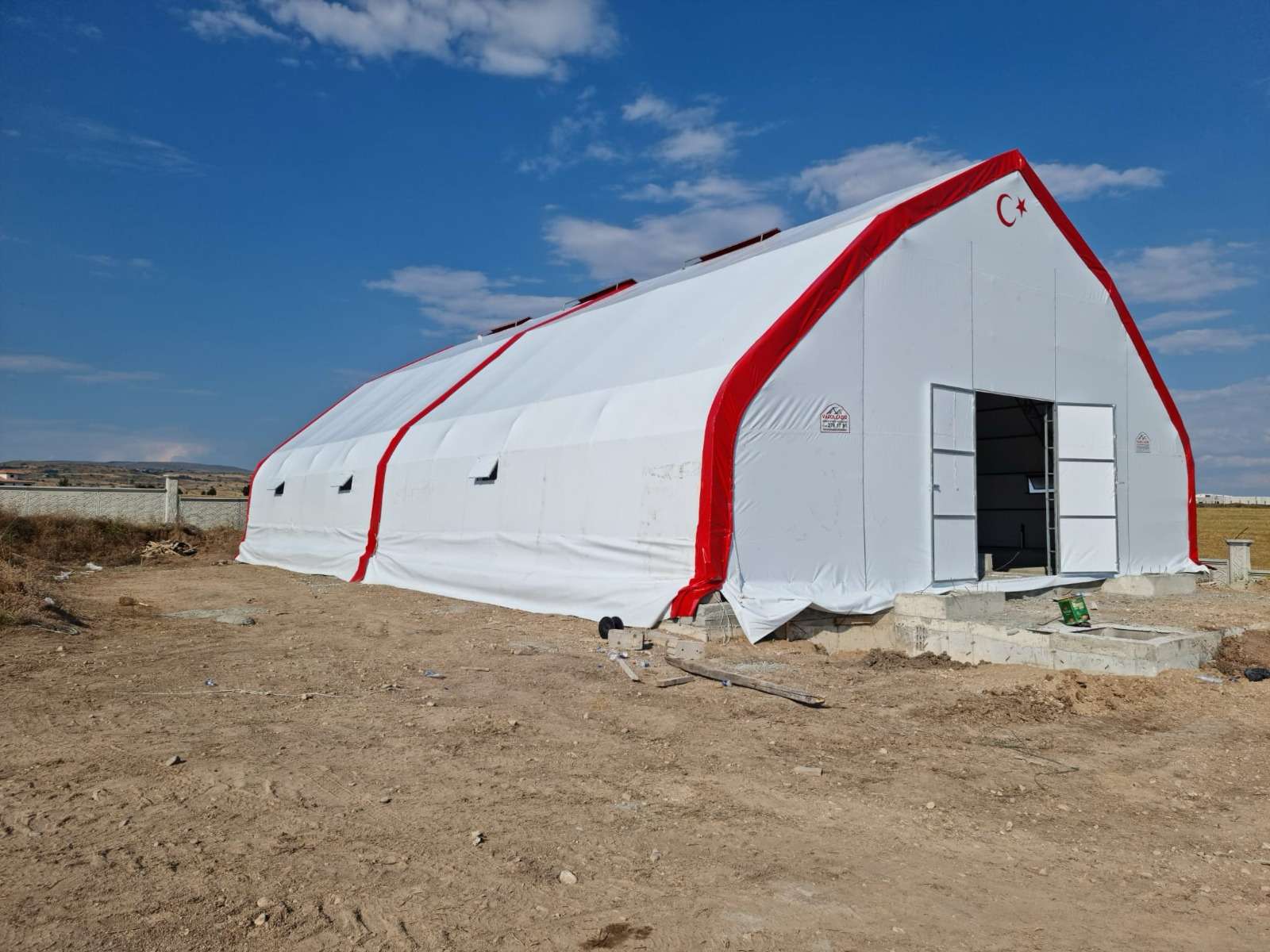 Hayvan barınak çadırı